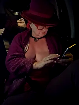 Snapshot of MucMilf59 chatting on 11/04/25, 08:52 MucMilf59 online show from 11/04/25, 08:52