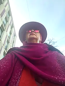 Snapshot of MucMilf59 chatting on 11/13/25, 09:30 MucMilf59 online show from 11/13/25, 09:30