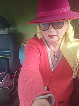 Snapshot of MucMilf59 chatting on 11/19/25, 12:38 MucMilf59 online show from 11/19/25, 12:38