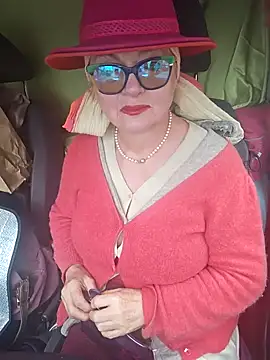 Snapshot of MucMilf59 chatting on 11/21/25, 10:25 MucMilf59 online show from 11/21/25, 10:25