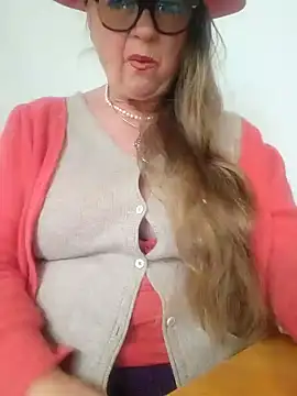 Snapshot of MucMilf59 chatting on 11/22/25, 11:20 MucMilf59 online show from 11/22/25, 11:20