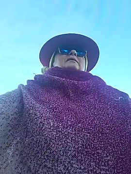 Snapshot of MucMilf59 chatting on 11/28/25, 09:56 MucMilf59 online show from 11/28/25, 09:56