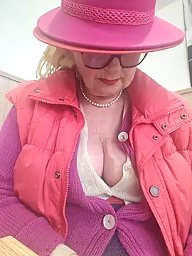 Snapshot of MucMilf59 chatting on 11/29/25, 12:08 MucMilf59 online show from 11/29/25, 12:08