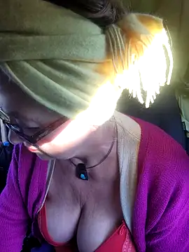 Snapshot of MucMilf59 chatting on 12/02/25, 12:43 MucMilf59 online show from 12/02/25, 12:43