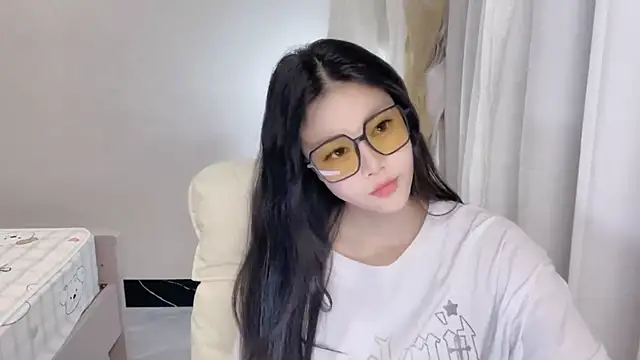 CNchengcheng online show from 10/04/25, 10:13