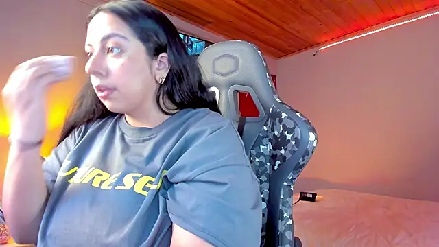 Snapshot of coraline_latin chatting on 01/17/25, 10:01 coraline latin online show from 01/17/25, 10:01