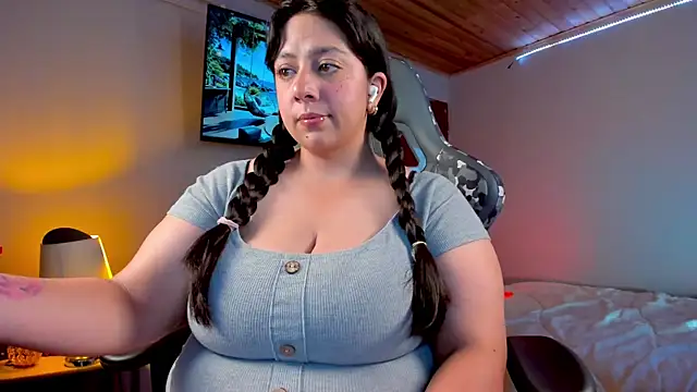 Snapshot of coraline_latin chatting on 01/28/25, 01:39 coraline latin online show from 01/28/25, 01:39