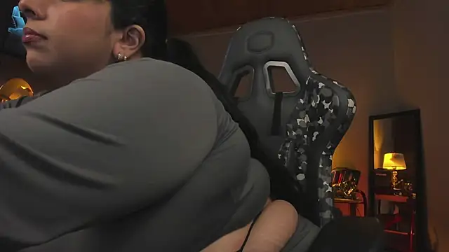 Snapshot of coraline_latin chatting on 02/16/25, 12:41 coraline latin online show from 02/16/25, 12:41