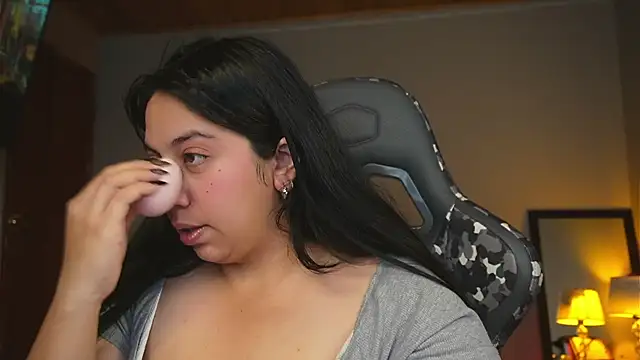 Snapshot of coraline_latin chatting on 03/17/25, 08:51 coraline latin online show from 03/17/25, 08:51