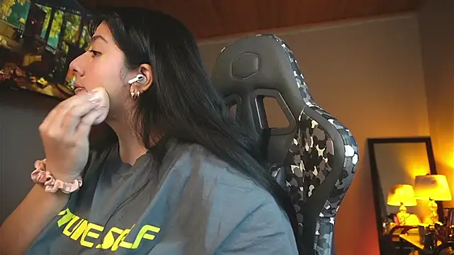 Snapshot of coraline_latin chatting on 03/21/25, 09:34 coraline latin online show from 03/21/25, 09:34