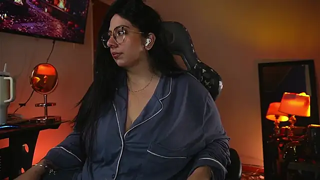 Snapshot of coraline_latin chatting on 10/12/25, 04:17 coraline latin online show from 10/12/25, 04:17