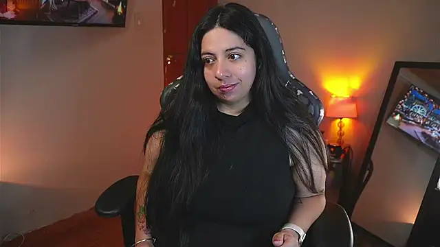 Snapshot of coraline_latin chatting on 11/23/25, 12:05 coraline latin online show from 11/23/25, 12:05