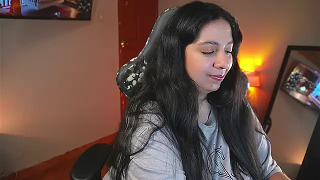 Snapshot of coraline_latin chatting on 11/24/25, 05:45 coraline latin online show from 11/24/25, 05:45