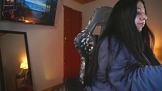 Snapshot of coraline_latin chatting on 04/28/26, 12:32 coraline latin online show from 04/28/26, 12:32