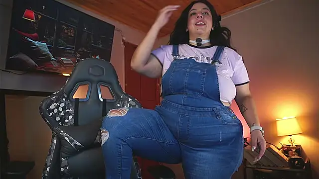 Snapshot of coraline_latin chatting on 05/08/26, 12:10 coraline latin online show from 05/08/26, 12:10
