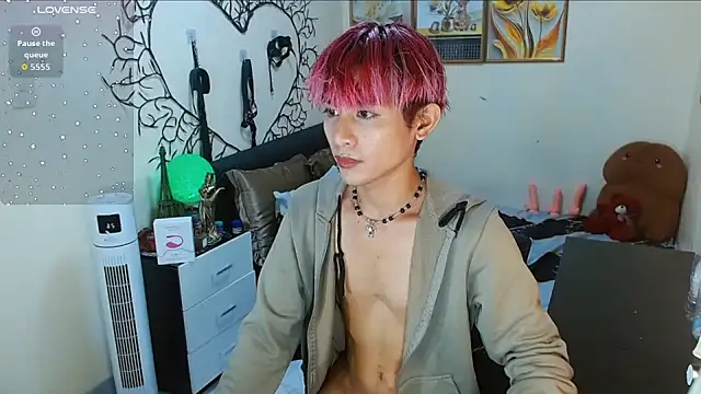 Snapshot of WildestTwink chatting on 10/02/25, 06:37 WildestTwink online show from 10/02/25, 06:37