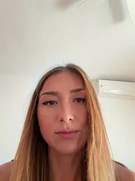 Snapshot of StracciaStella- chatting on 06/04/26, 04:46 StracciaStella- online show from 06/04/26, 04:46