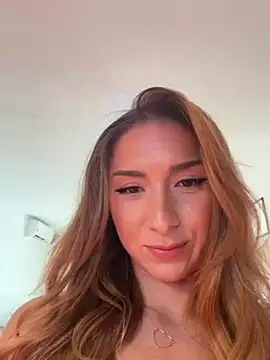 Snapshot of StracciaStella- chatting on 06/19/26, 04:44 StracciaStella- online show from 06/19/26, 04:44