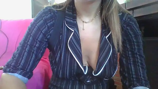 fammefatale1987 online show from 04/28/26, 10:53