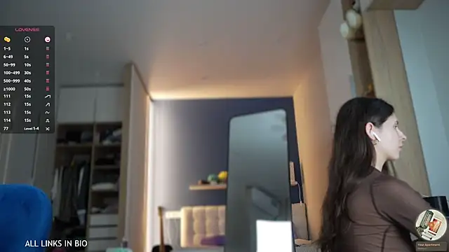 LAUREL HAZEL online show from 03/04/25, 07:11