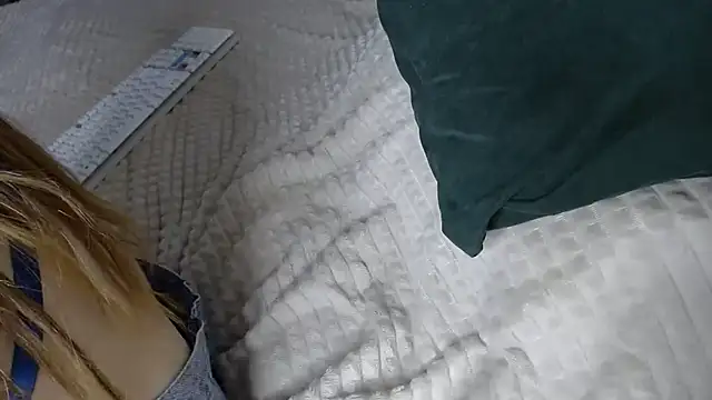 Kiradoll27 online show from 12/16/25, 10:31