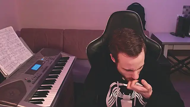 Snapshot of Sweetparker chatting on 02/16/25, 02:42 Sweetparker online show from 02/16/25, 02:42