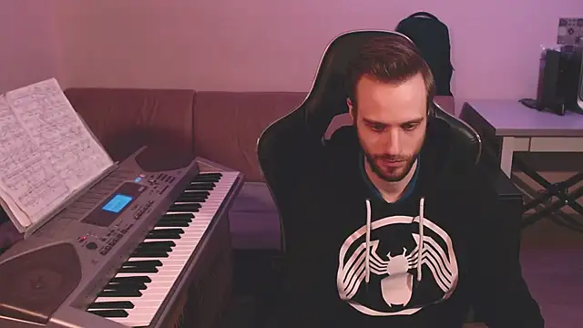 Snapshot of Sweetparker chatting on 02/17/25, 03:04 Sweetparker online show from 02/17/25, 03:04