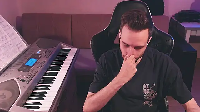 Snapshot of Sweetparker chatting on 10/28/25, 04:09 Sweetparker online show from 10/28/25, 04:09