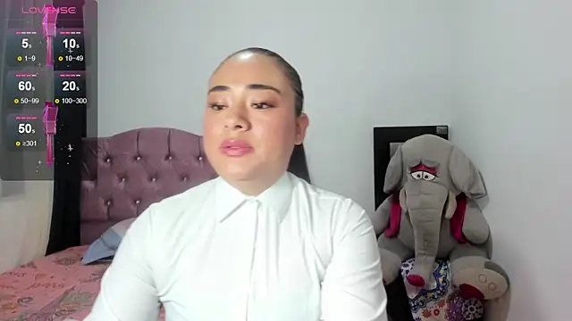 Snapshot of ReyleDoll chatting on 05/12/26, 11:24 ReyleDoll online show from 05/12/26, 11:24