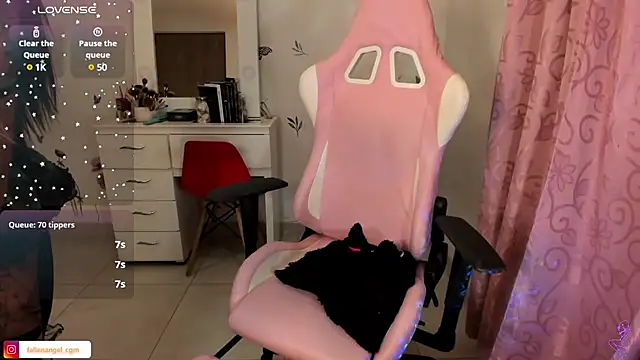 Snapshot of Fallengangel chatting on 01/20/25, 06:10 Fallengangel online show from 01/20/25, 06:10