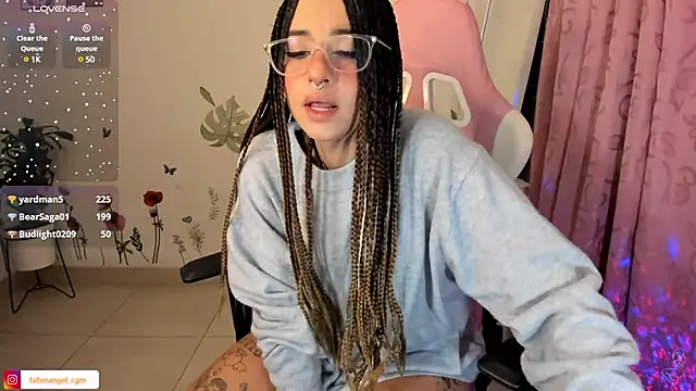 Snapshot of Fallengangel chatting on 01/30/25, 09:25 Fallengangel online show from 01/30/25, 09:25