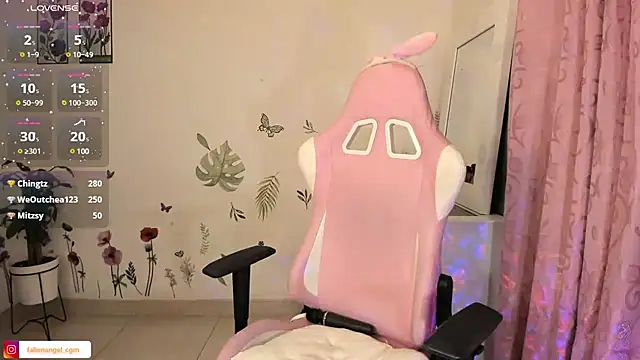 Snapshot of Fallengangel chatting on 02/08/25, 11:12 Fallengangel online show from 02/08/25, 11:12