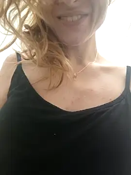 YogisticJuli666 online show from 11/17/25, 03:51