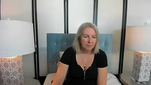 Snapshot of EricaTop chatting on 01/11/25, 09:15 EricaTop online show from 01/11/25, 09:15