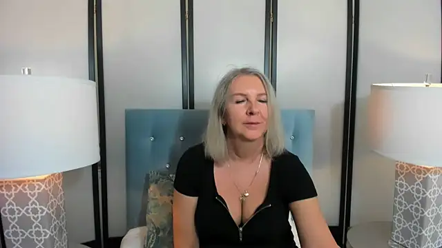 Snapshot of EricaTop chatting on 02/13/25, 09:17 EricaTop online show from 02/13/25, 09:17