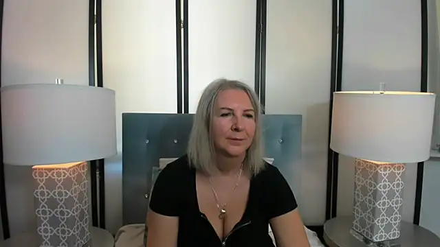 Snapshot of EricaTop chatting on 02/15/25, 09:49 EricaTop online show from 02/15/25, 09:49