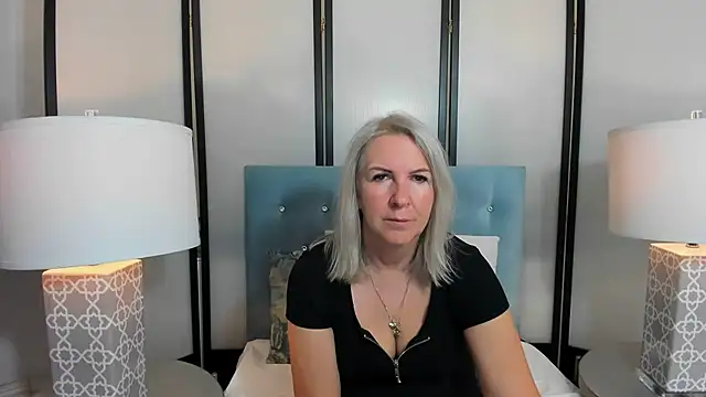 Snapshot of EricaTop chatting on 09/28/25, 04:51 EricaTop online show from 09/28/25, 04:51