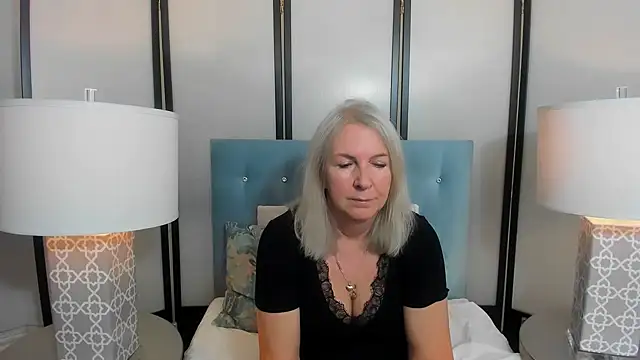 Snapshot of EricaTop chatting on 10/06/25, 04:04 EricaTop online show from 10/06/25, 04:04