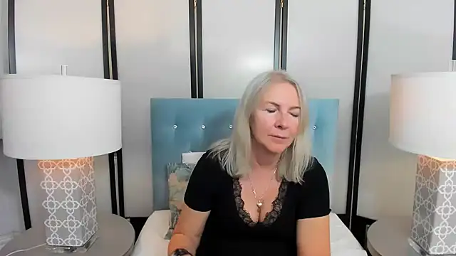 Snapshot of EricaTop chatting on 10/08/25, 06:05 EricaTop online show from 10/08/25, 06:05