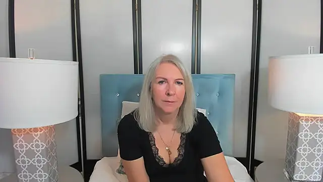 Snapshot of EricaTop chatting on 10/12/25, 04:55 EricaTop online show from 10/12/25, 04:55