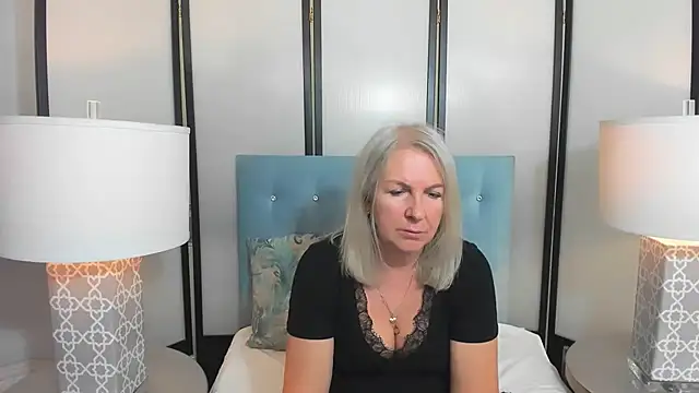 Snapshot of EricaTop chatting on 10/13/25, 04:18 EricaTop online show from 10/13/25, 04:18