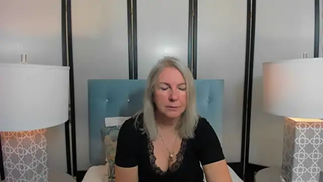 Snapshot of EricaTop chatting on 10/18/25, 05:10 EricaTop online show from 10/18/25, 05:10