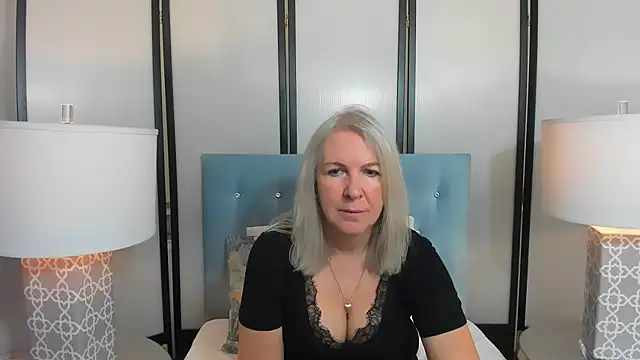 Snapshot of EricaTop chatting on 10/19/25, 05:08 EricaTop online show from 10/19/25, 05:08