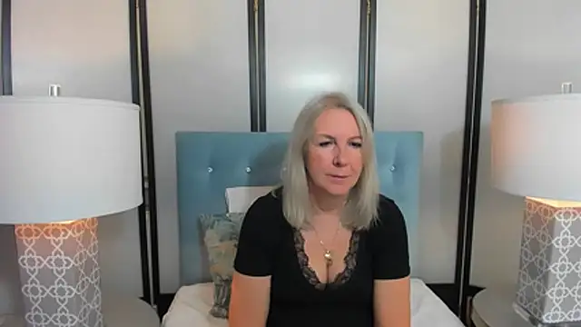 Snapshot of EricaTop chatting on 10/25/25, 05:04 EricaTop online show from 10/25/25, 05:04