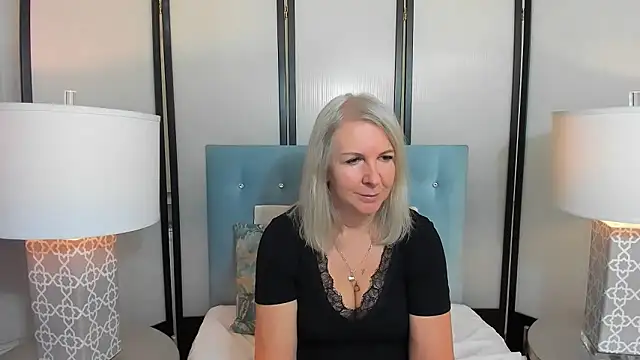 Snapshot of EricaTop chatting on 11/01/25, 06:04 EricaTop online show from 11/01/25, 06:04