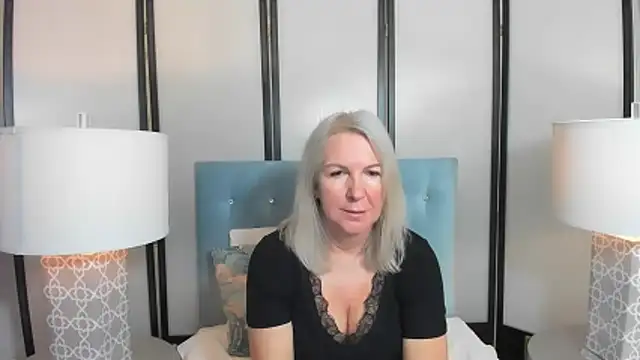 Snapshot of EricaTop chatting on 11/09/25, 05:50 EricaTop online show from 11/09/25, 05:50