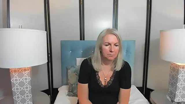 Snapshot of EricaTop chatting on 11/10/25, 05:23 EricaTop online show from 11/10/25, 05:23