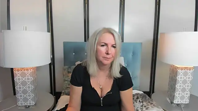 Snapshot of EricaTop chatting on 11/23/25, 08:25 EricaTop online show from 11/23/25, 08:25