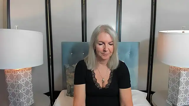 Snapshot of EricaTop chatting on 12/01/25, 05:29 EricaTop online show from 12/01/25, 05:29