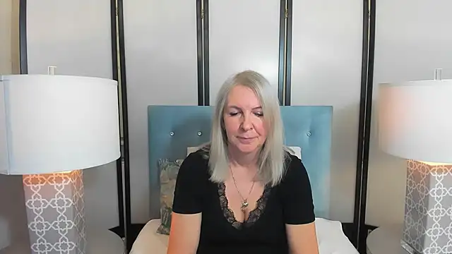 Snapshot of EricaTop chatting on 12/15/25, 05:39 EricaTop online show from 12/15/25, 05:39